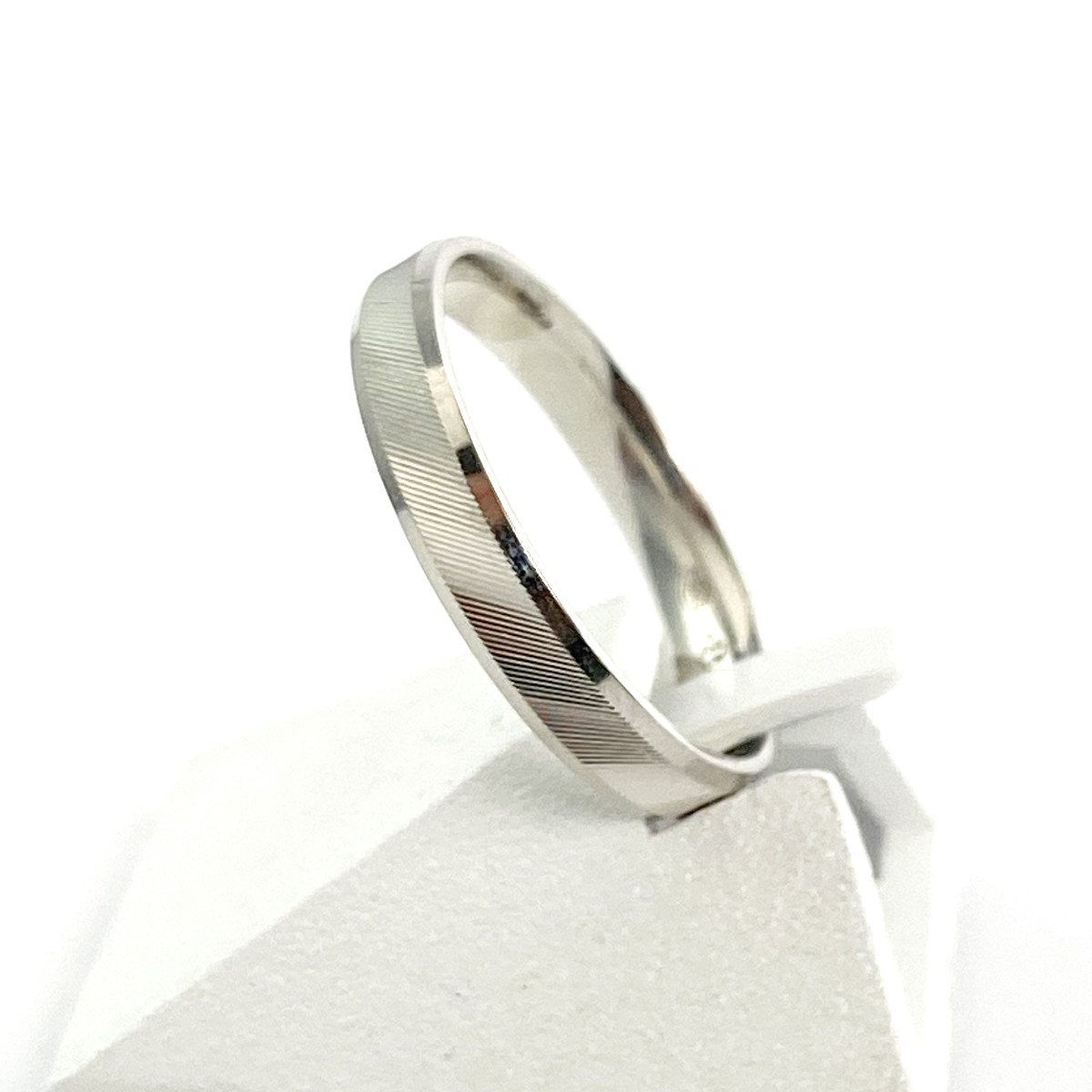 Bague d'occasion or 750 blanc irisé - vue 2