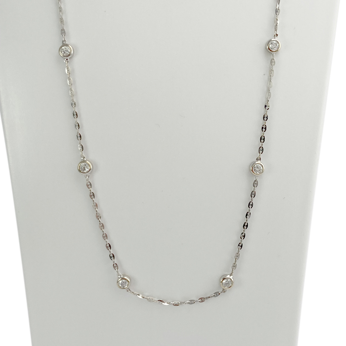 Collier d'occasion or 750 blanc diamants 42 cm