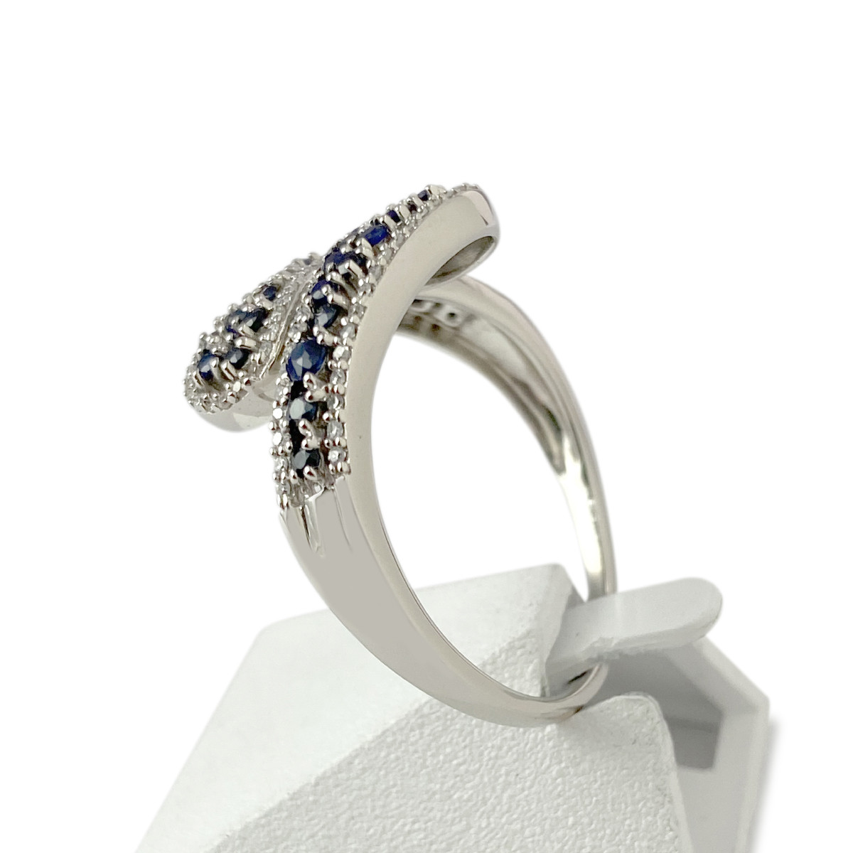Bague d'occasion Or 750 blanc Saphirs et Diamants - vue 2