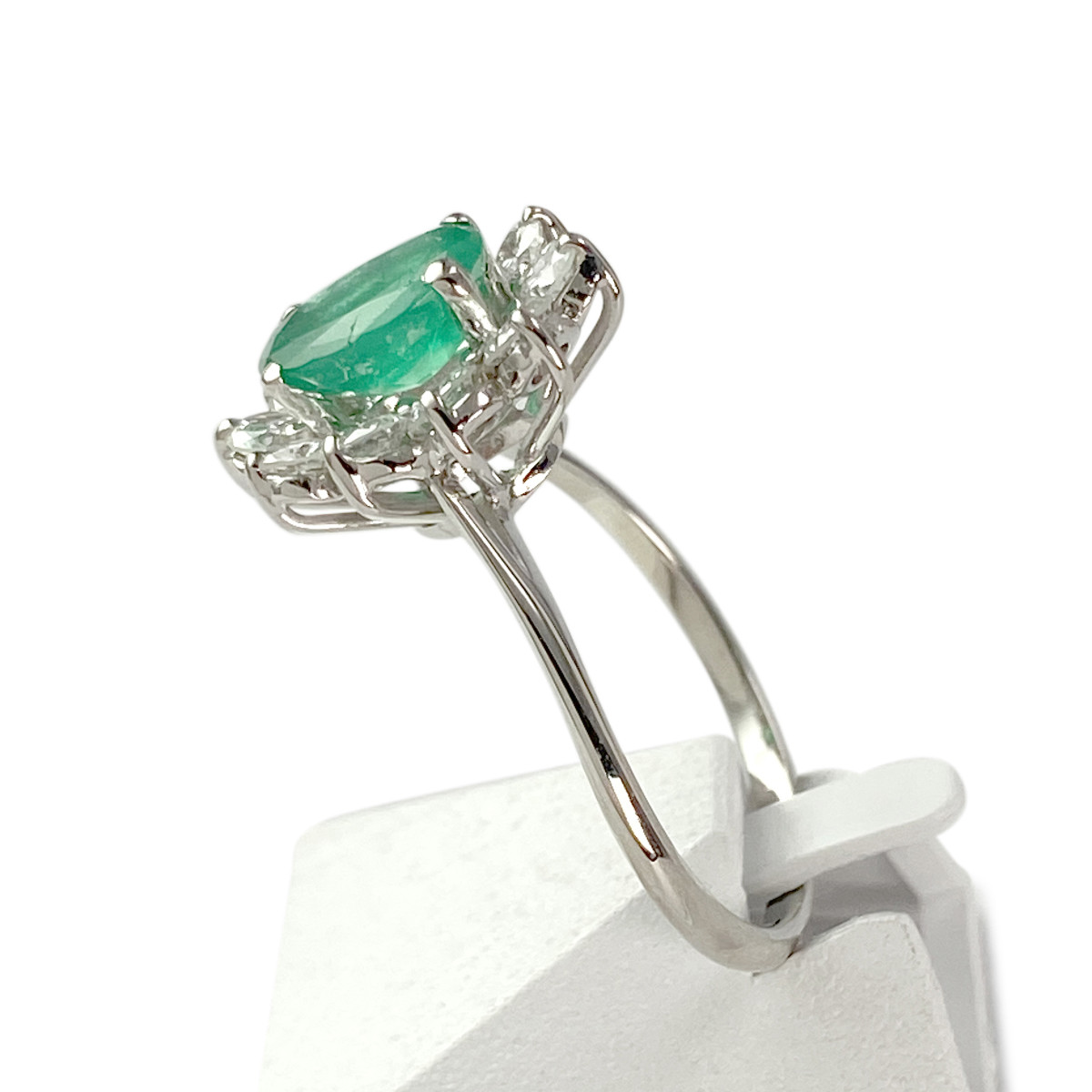 Bague d'occasion or 750 blanc diamants émeraude - vue 2