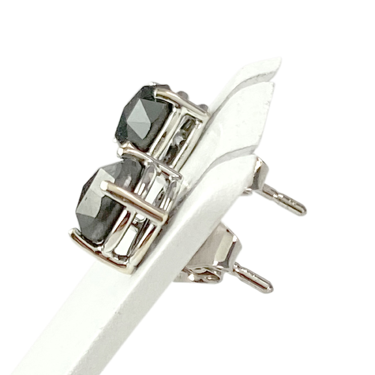 Boucles d'oreilles d'occasion or 750 blanc diamants noirs - vue 2