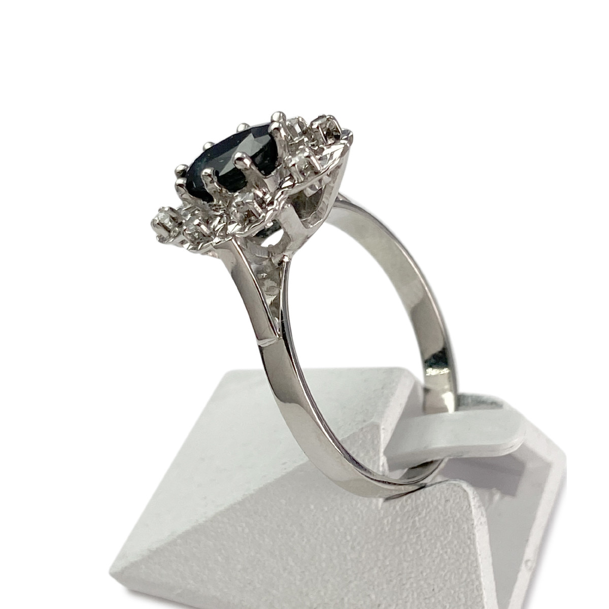 Bague d'occasion or 750 blanc saphir diamants - vue 2
