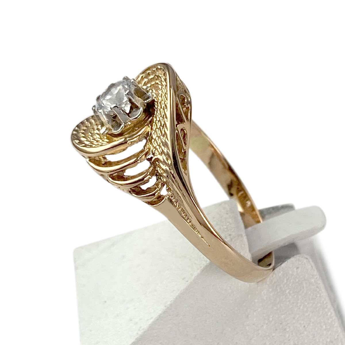 Bague d'occasion or 750 jaune 2tons spinelle synthétique - vue 2