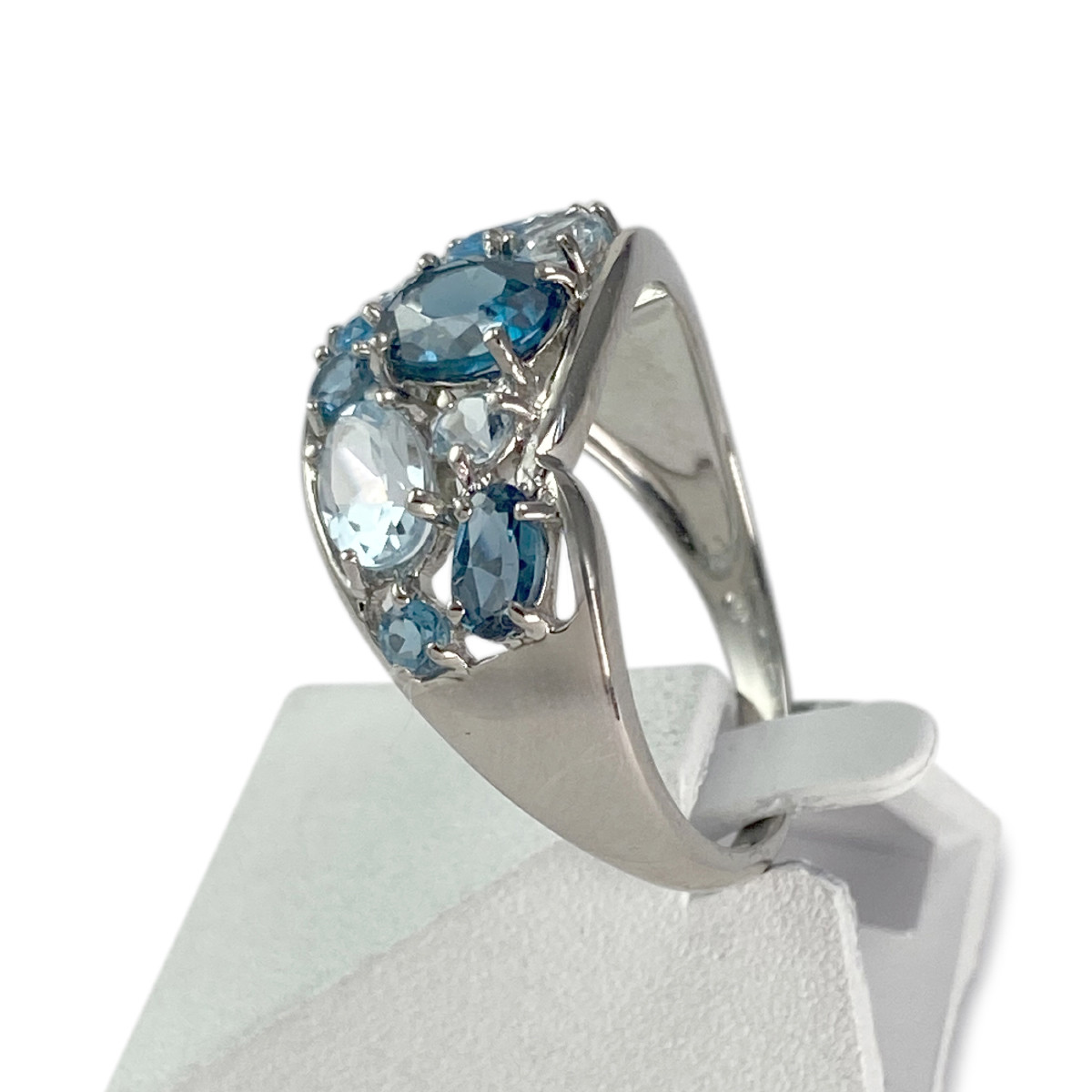 Bague d'occasion or blanc 375 topazes bleues traitées - vue 2