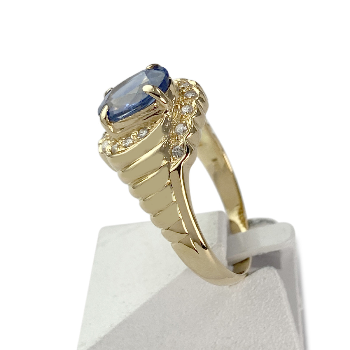 Bague d'occasion or 750 jaune saphir diamants - vue 2