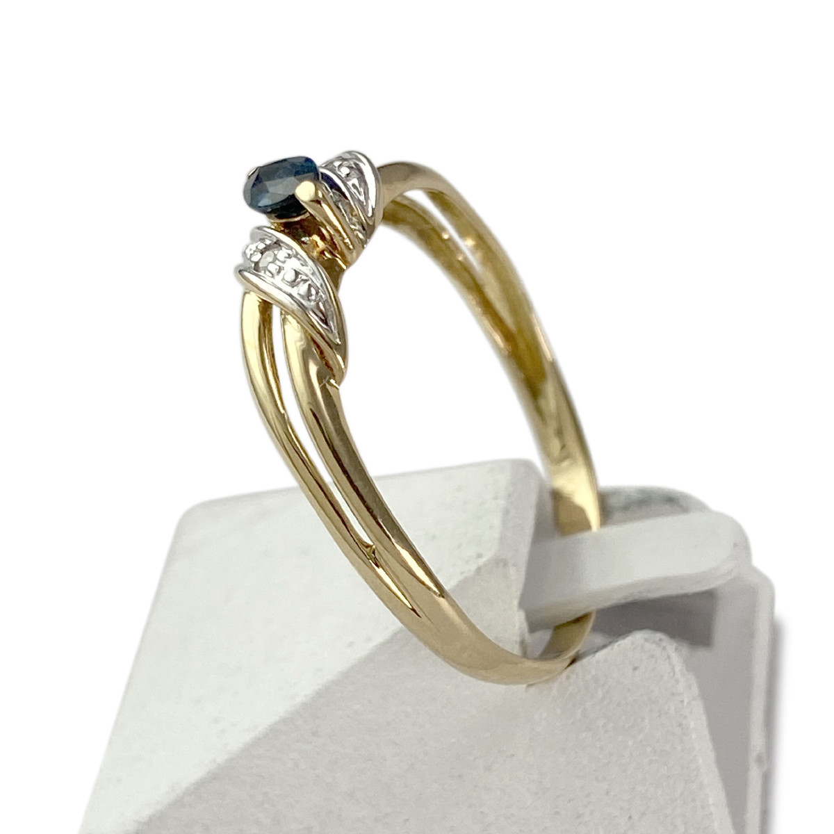 Bague d'occasion or 750 jaune et rhodié saphir diamants - vue 2