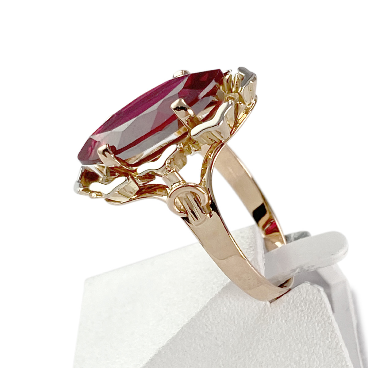 Bague d'occasion or 750 jaune et rhodié rubis synthétique - vue 2