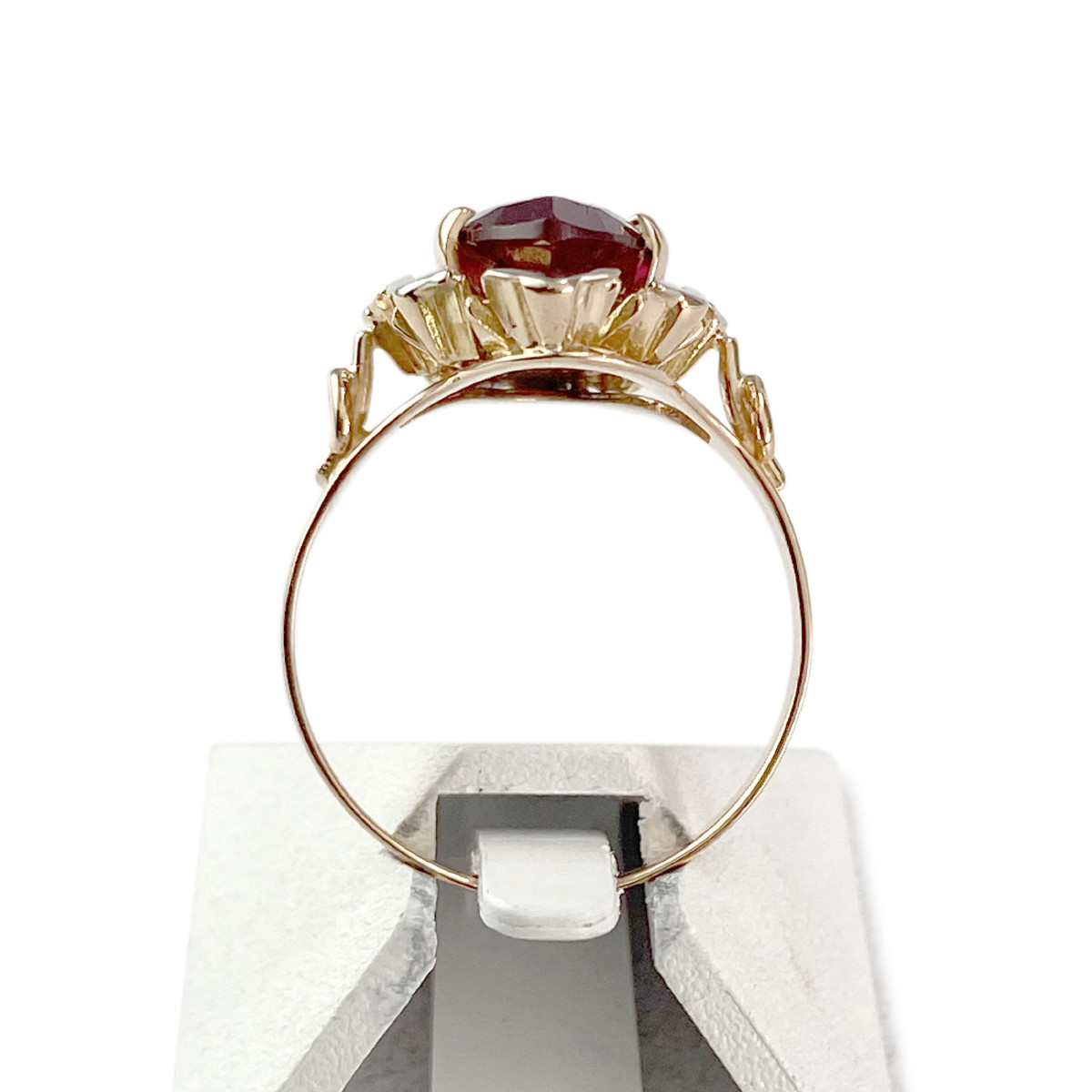 Bague d'occasion or 750 jaune et rhodié rubis synthétique - vue 3