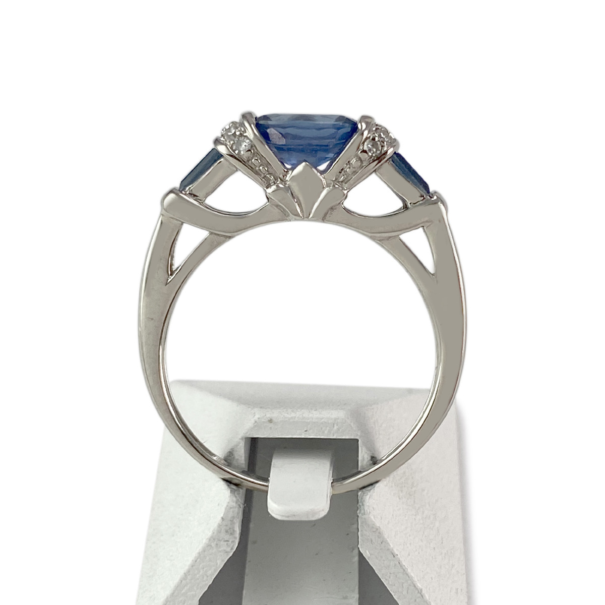 Bague d'occasion or 750 blanc saphirs diamants - vue 3