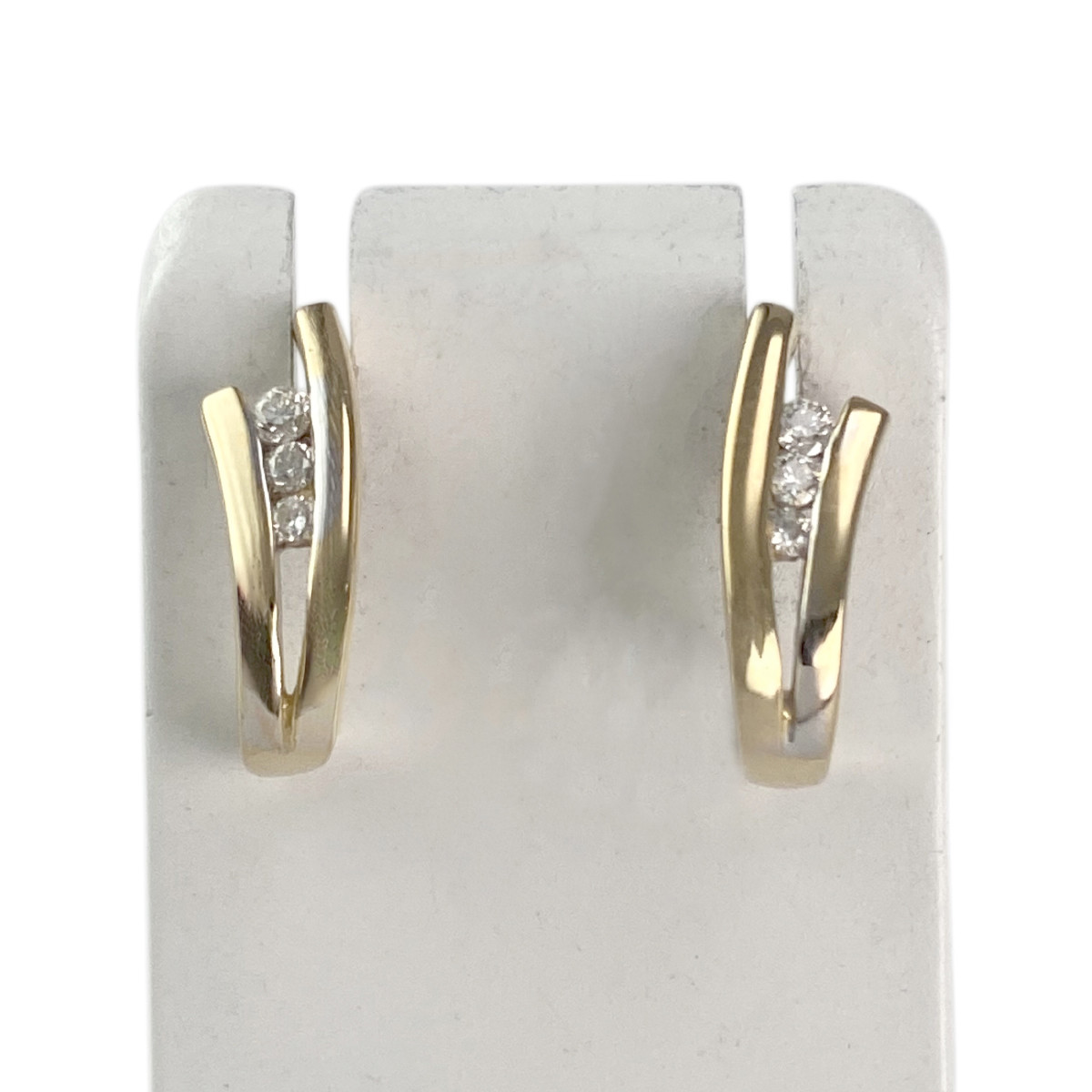 Boucles d'oreilles clous d'occasion 2 ors 750 diamants