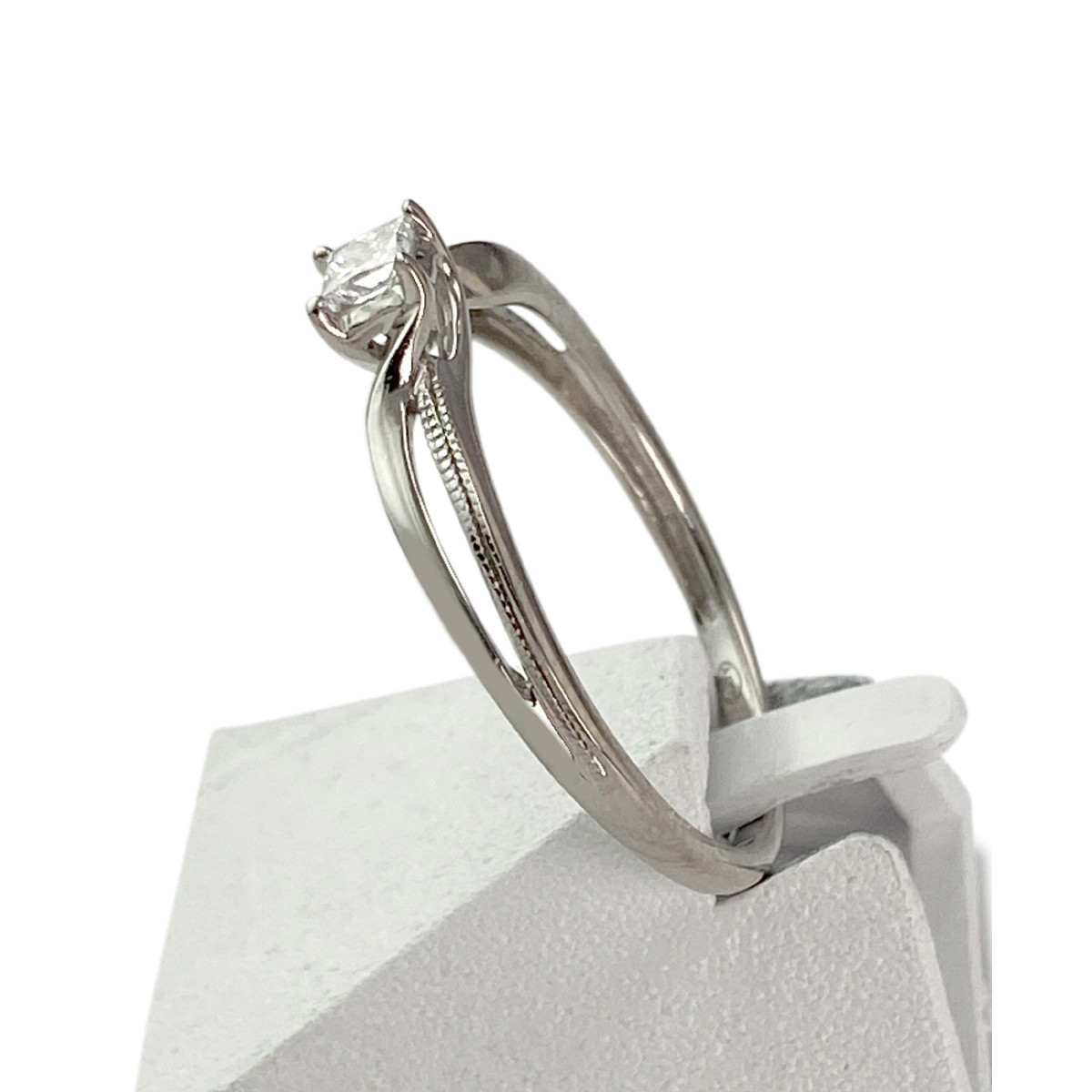 Bague d'occasion or 375 blanc diamant rubis - vue 2