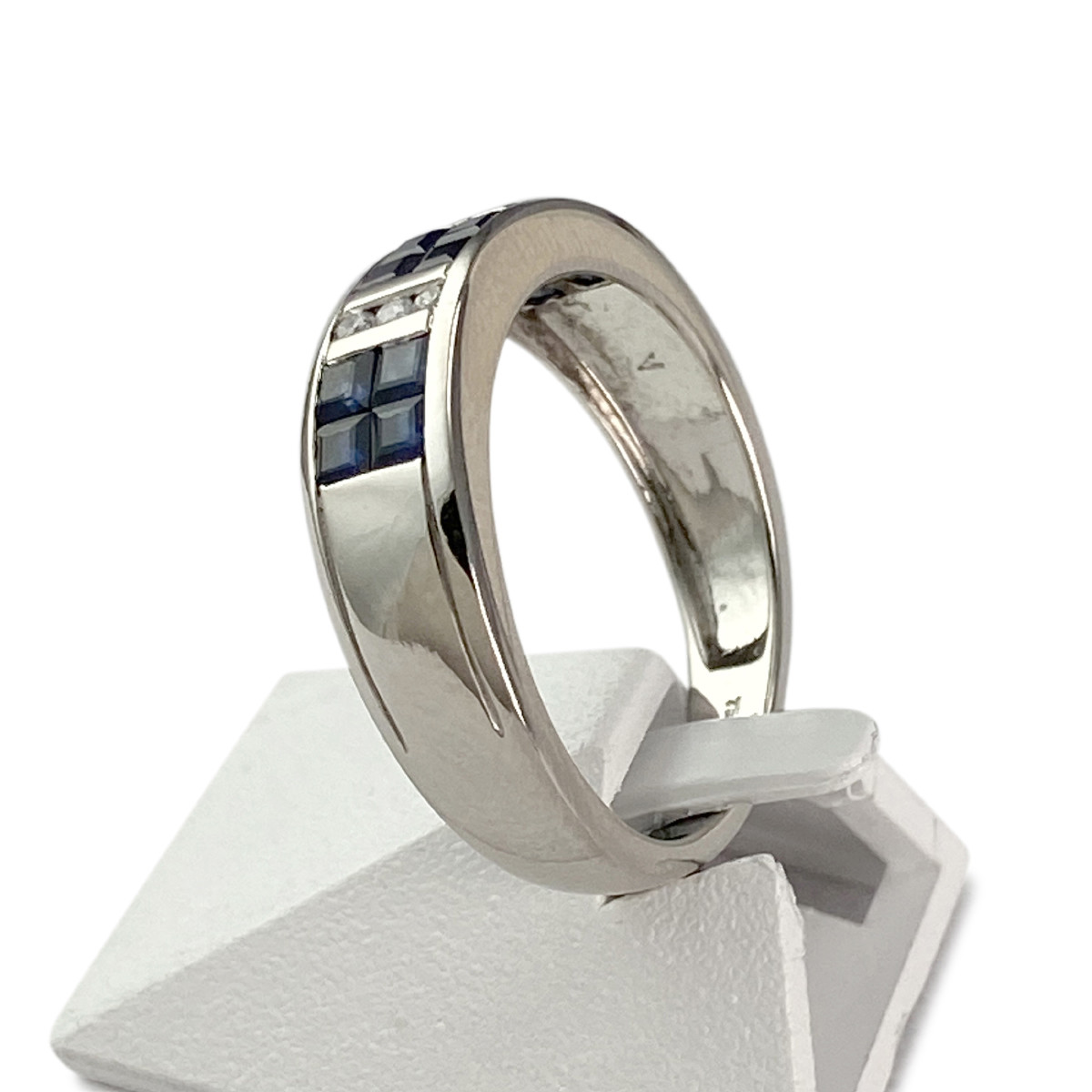Bague d'occasion or 750 blanc saphirs diamants - vue 2