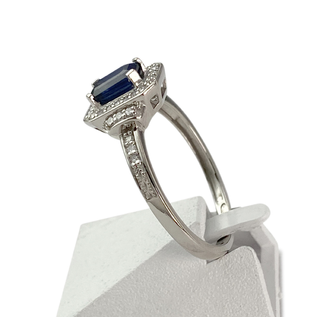 Bague d'occasion or 750 blanc saphir diamants - vue 2