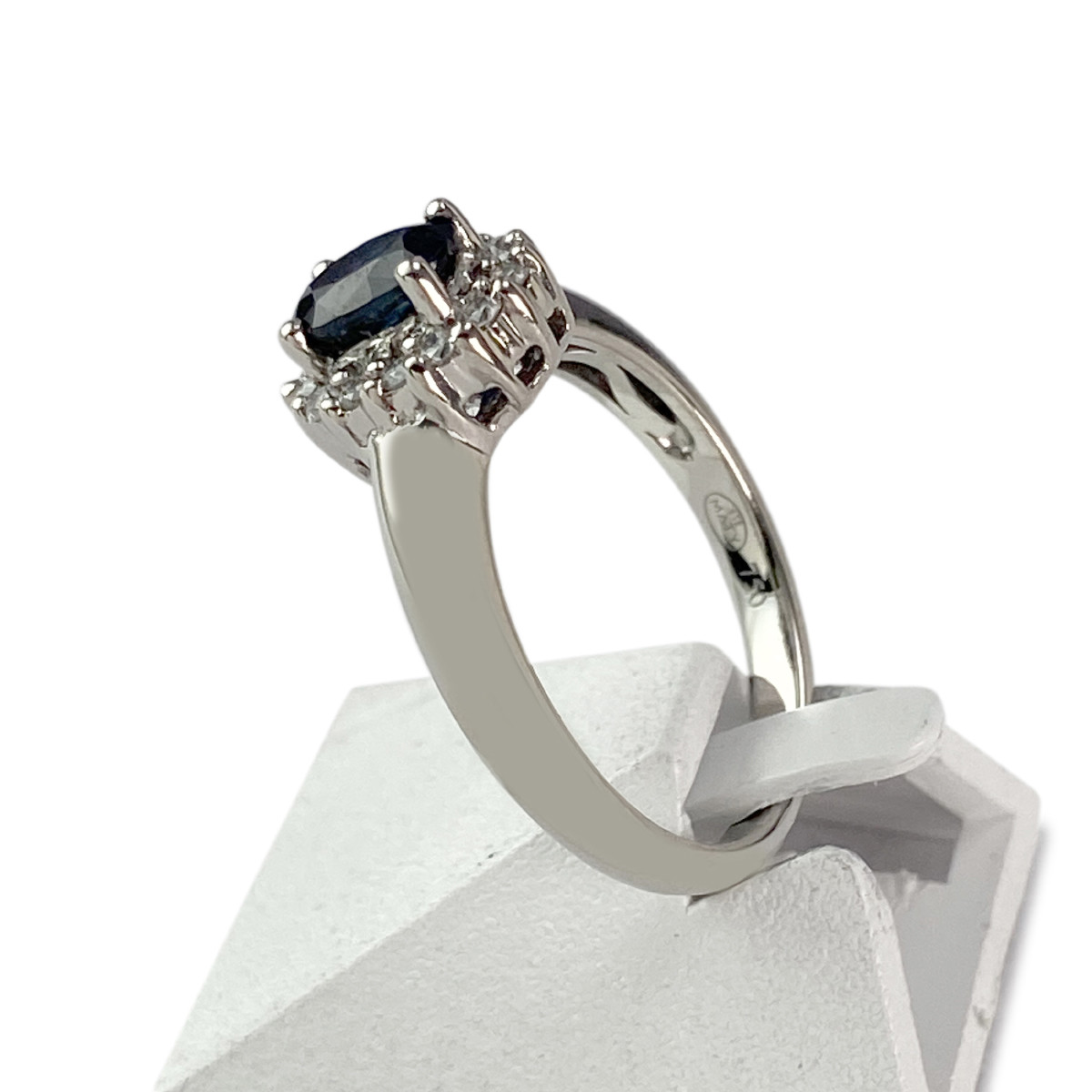 Bague d'occasion or 750 blanc saphir diamants - vue 2