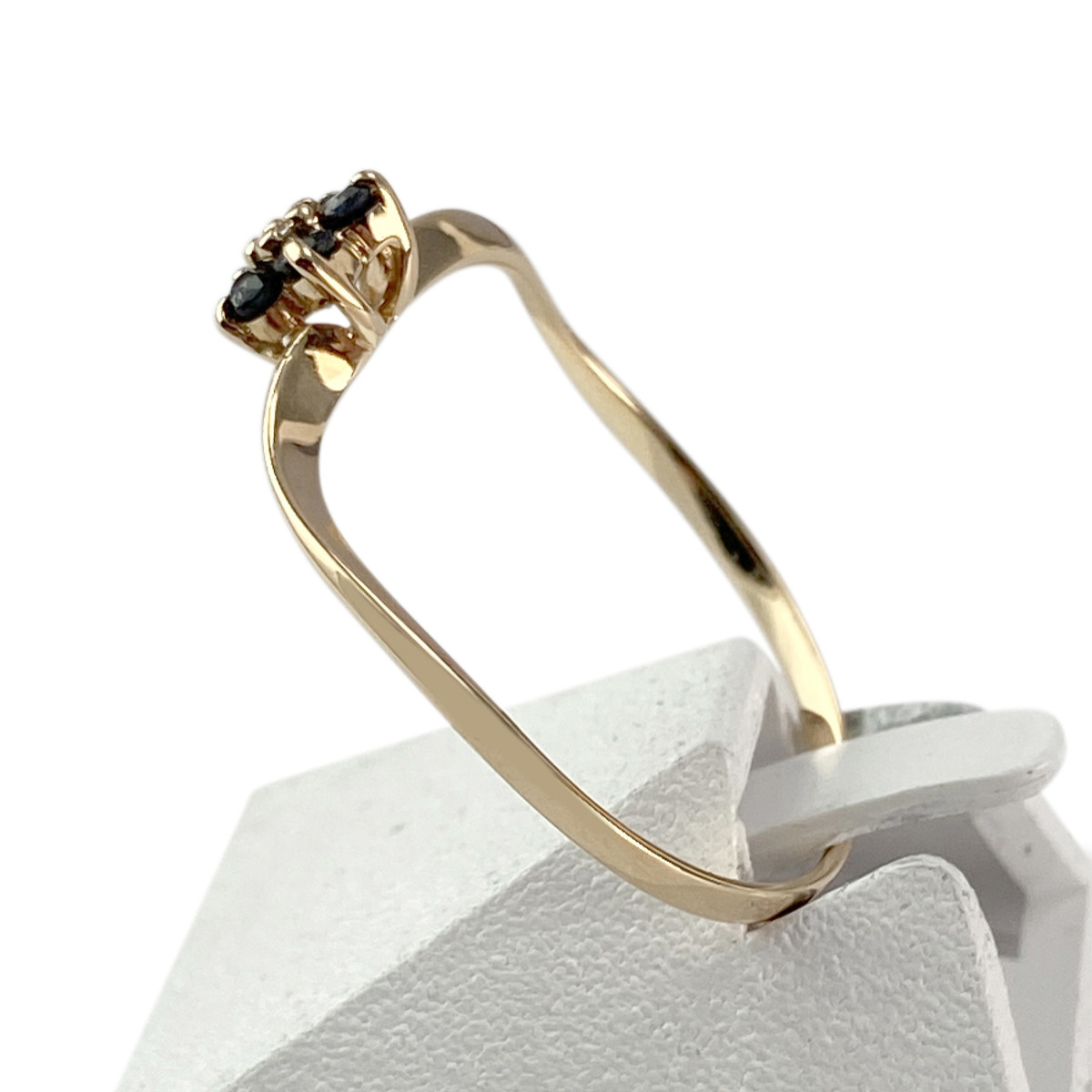 Bague d'occasion or 750 jaune saphirs diamant - vue 2