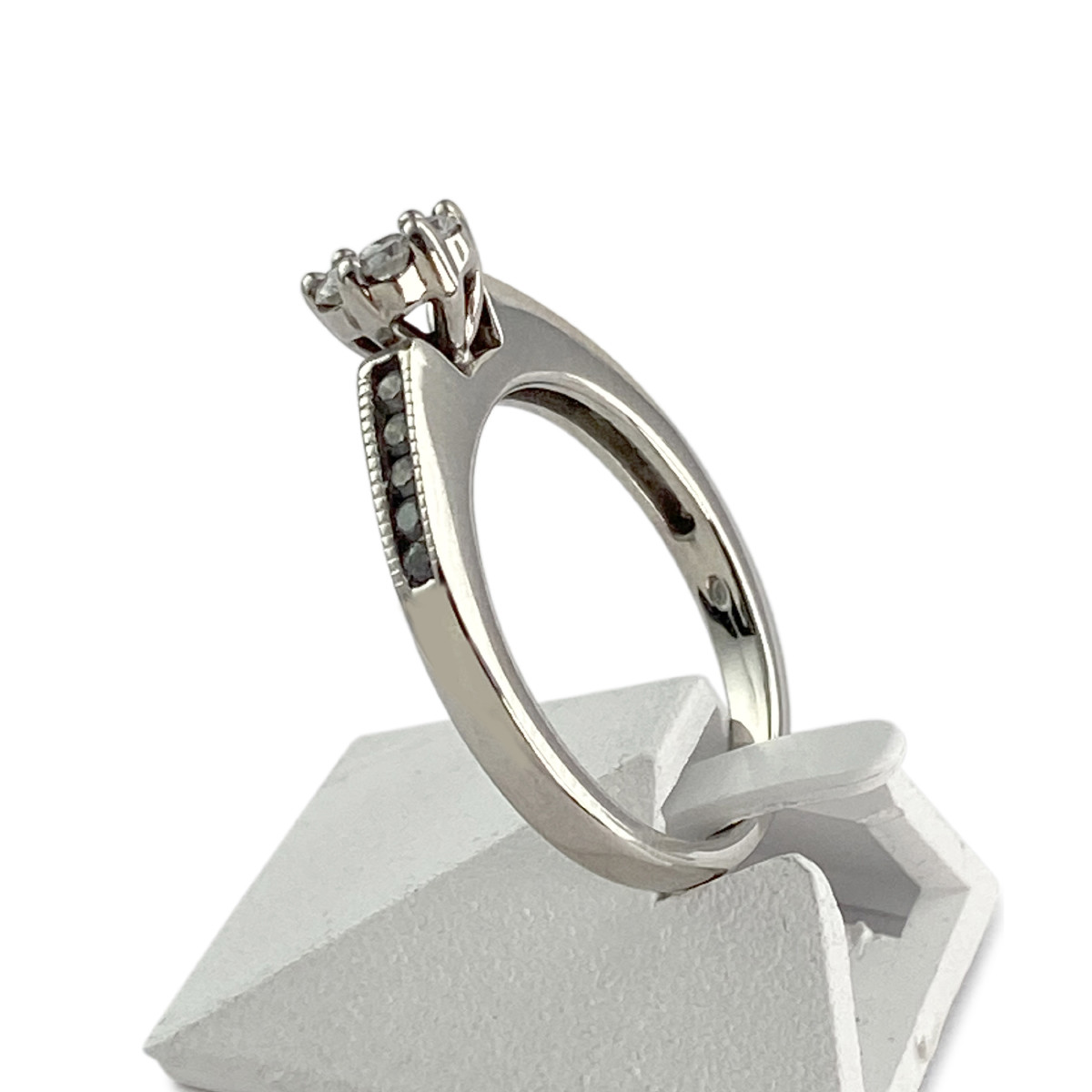 Bague d'occasion or 750 blanc diamants - vue 2