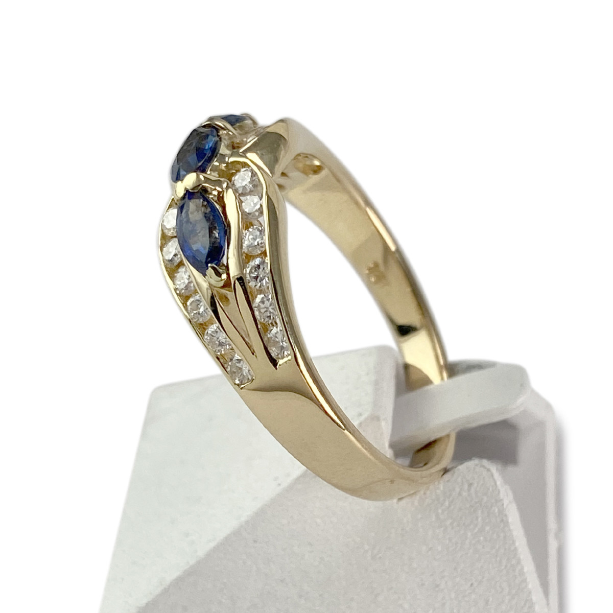 Bague d'occasion or 750 jaune saphirs diamants - vue 2