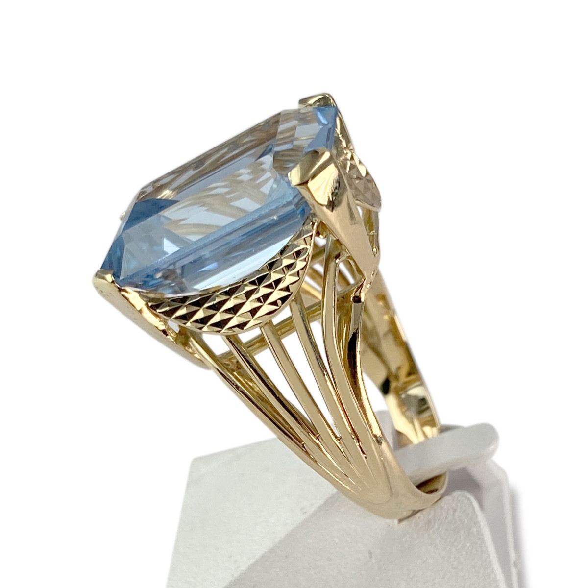 Bague d'occasion or 750 jaune spinelle synthétique - vue 2