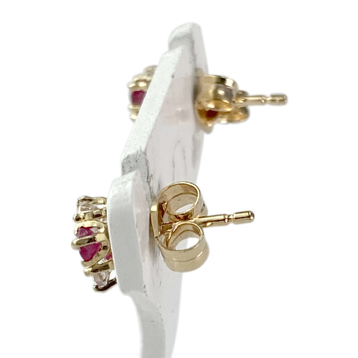 Boucles d'oreilles clous d'occasion or 750 jaune rubis zirconias - vue 2