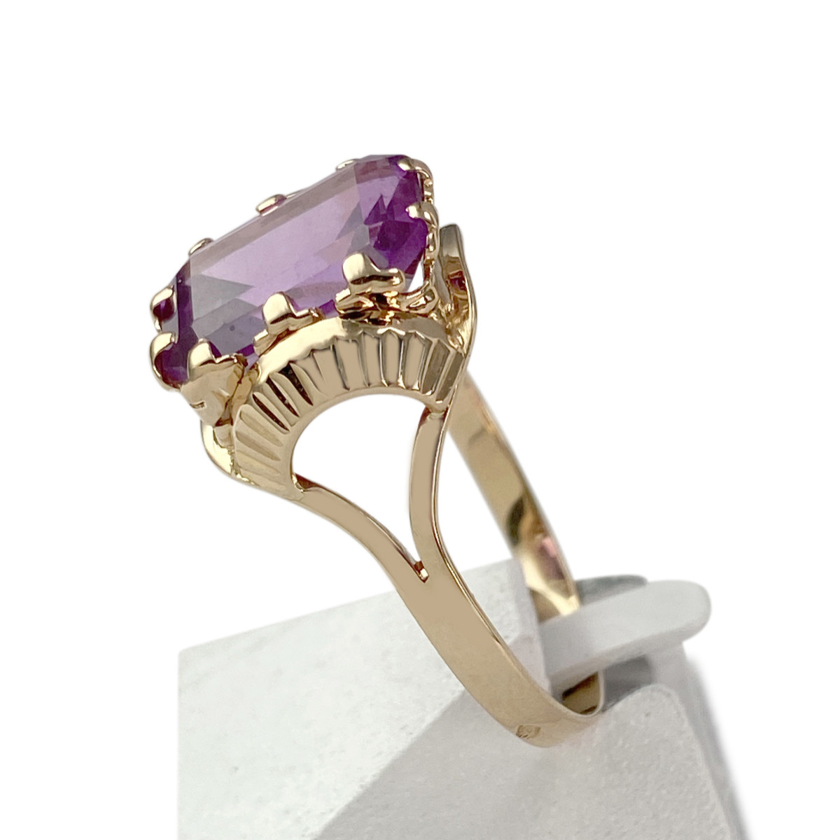 Bague d'occasion or 750 jaune corindon synthétique - vue 2