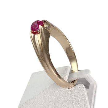 Bague d'occasion or 750 jaune corindon synthétique