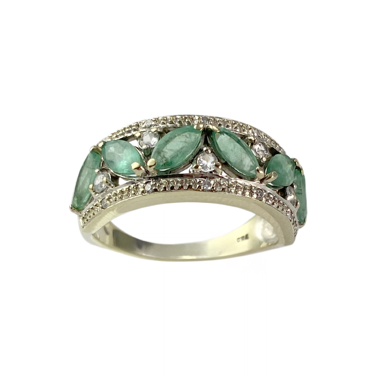 Bague d'occasion or 750 blanc émeraudes saphirs diamants