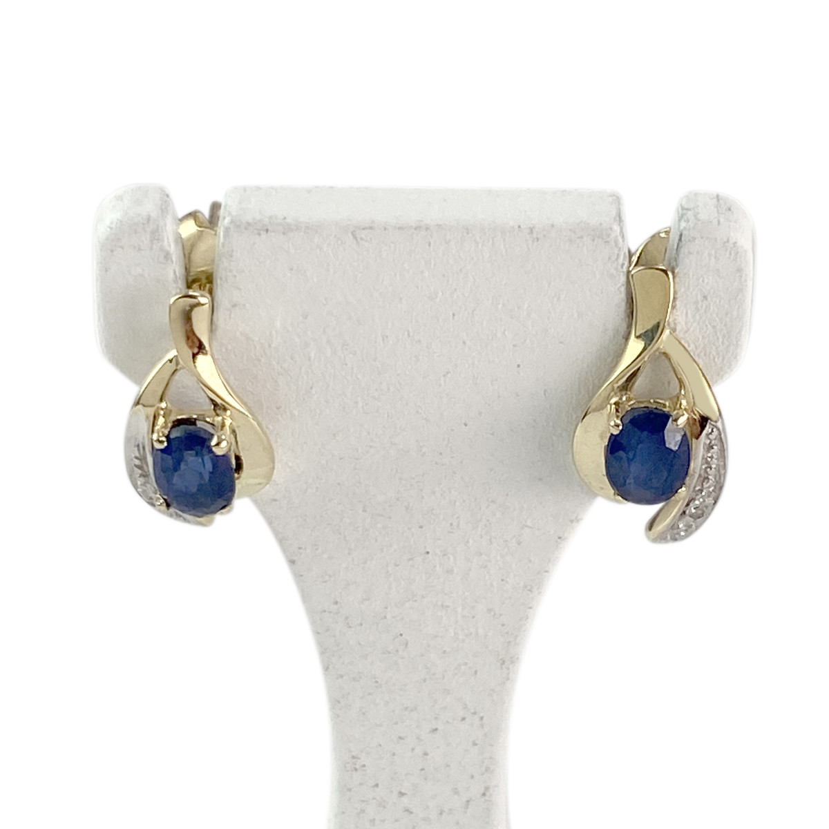 Boucles d'oreilles clous d'occasion or 375 2 tons saphirs diamants