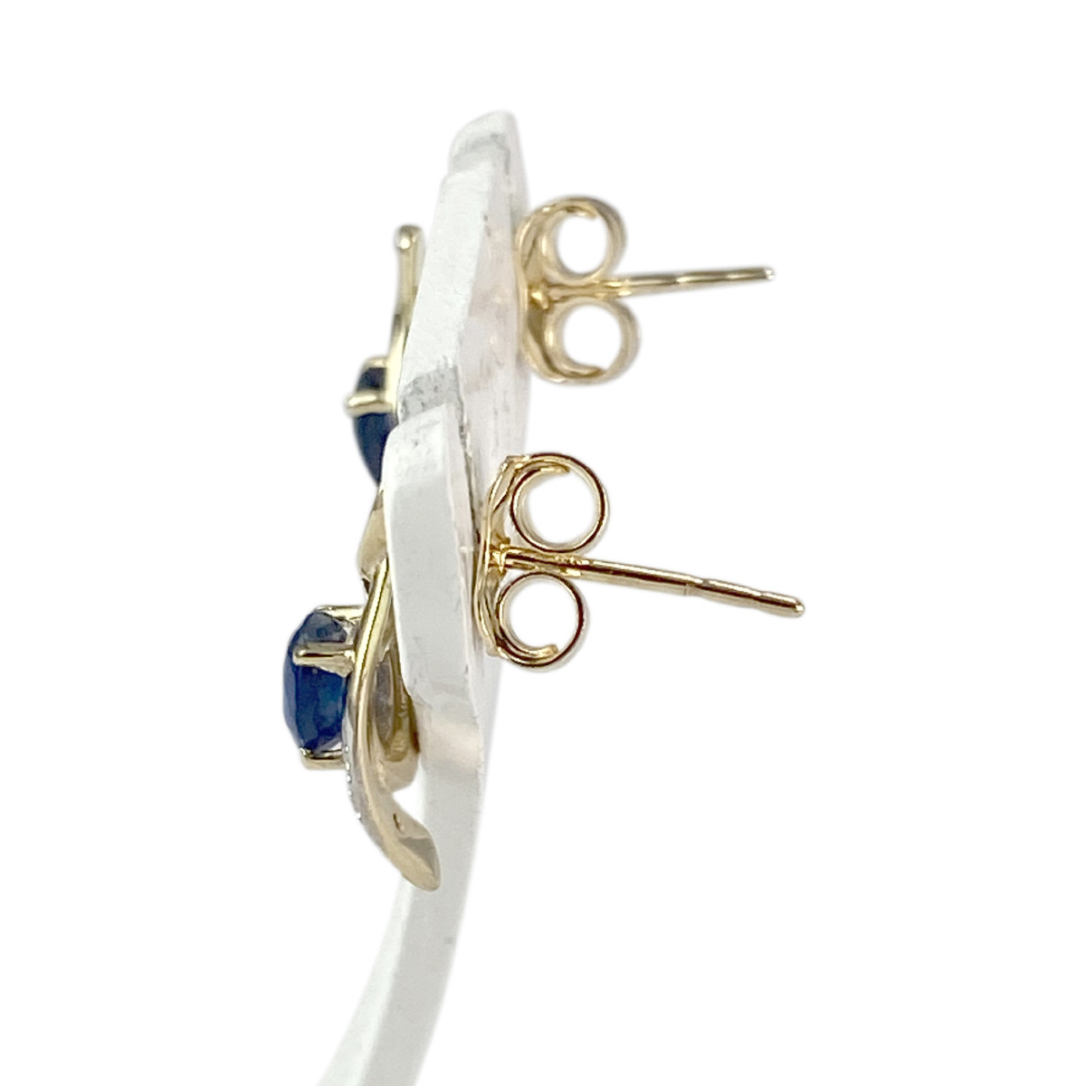 Boucles d'oreilles clous d'occasion or 375 2 tons saphirs diamants - vue 2