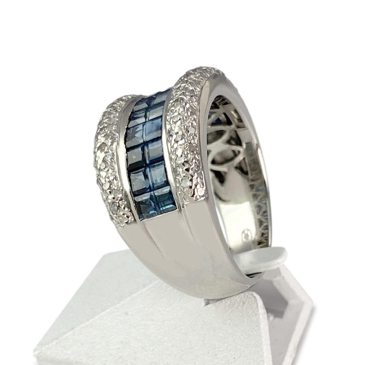 Bague d'occasion or 750 blanc saphirs diamants - vue 2
