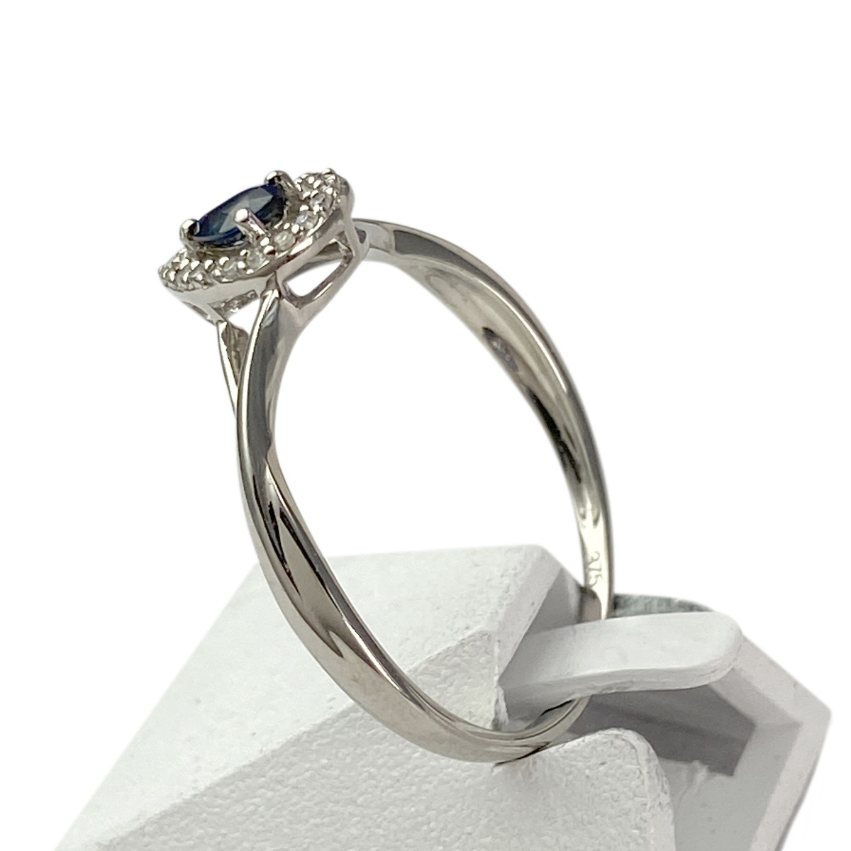Bague d'occasion or 375 blanc saphir diamants - vue 2