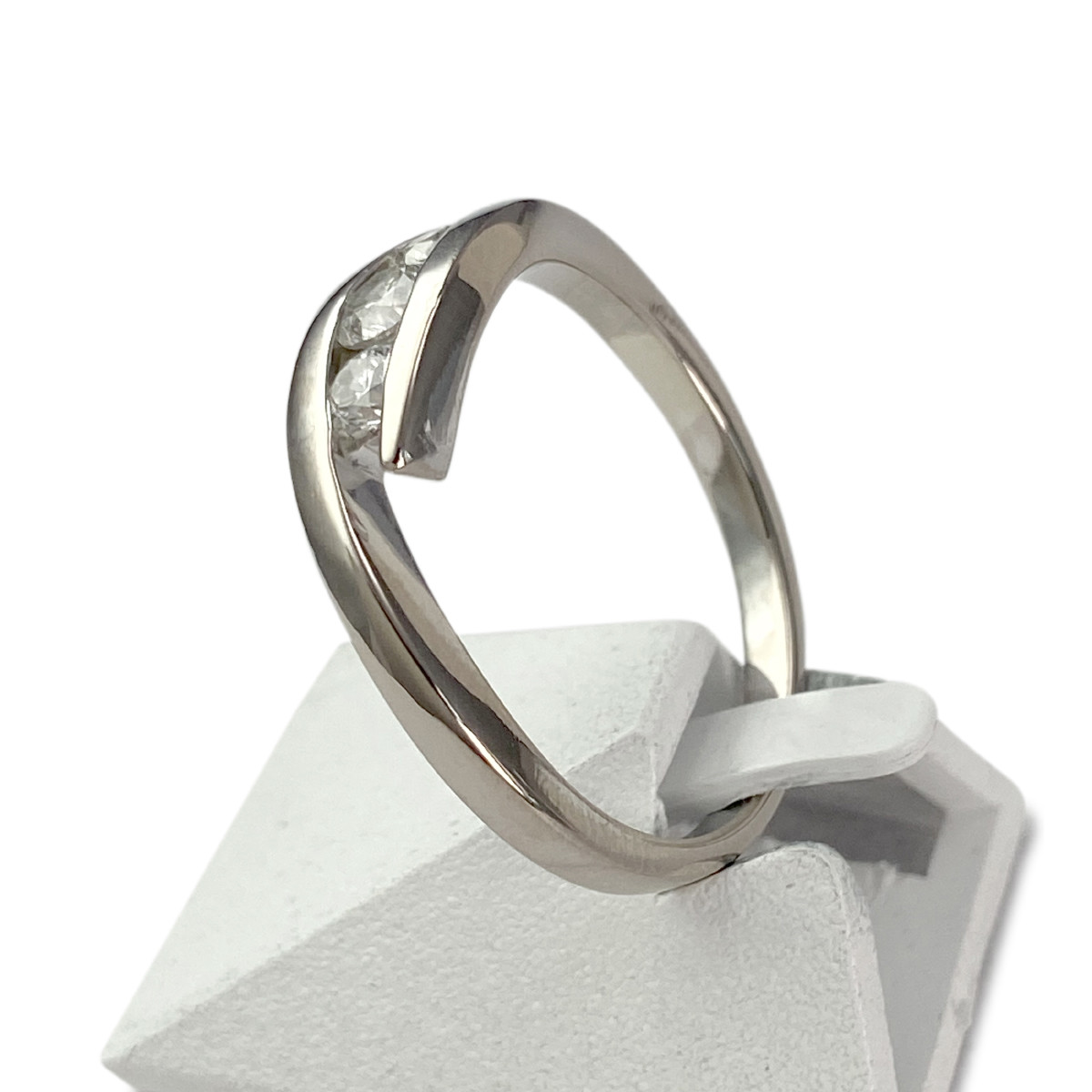 Bague d'occasion or 750 blanc diamants - vue 2