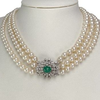 Collier en chute triple rang d'occasion or 750 blanc perles culture du japon diamants émeraude 42 cm