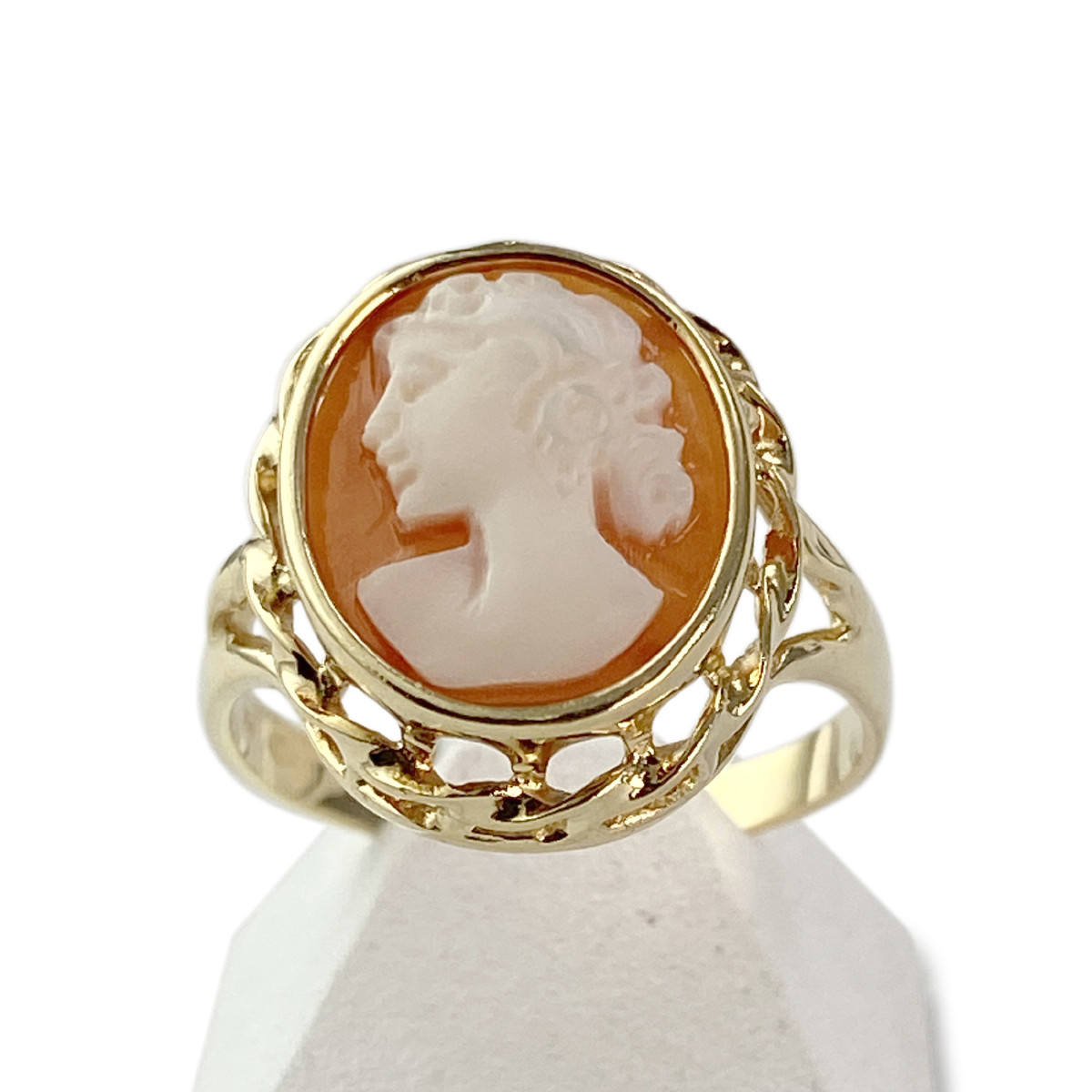 Bague d'occasion or 750 jaune camée coquille