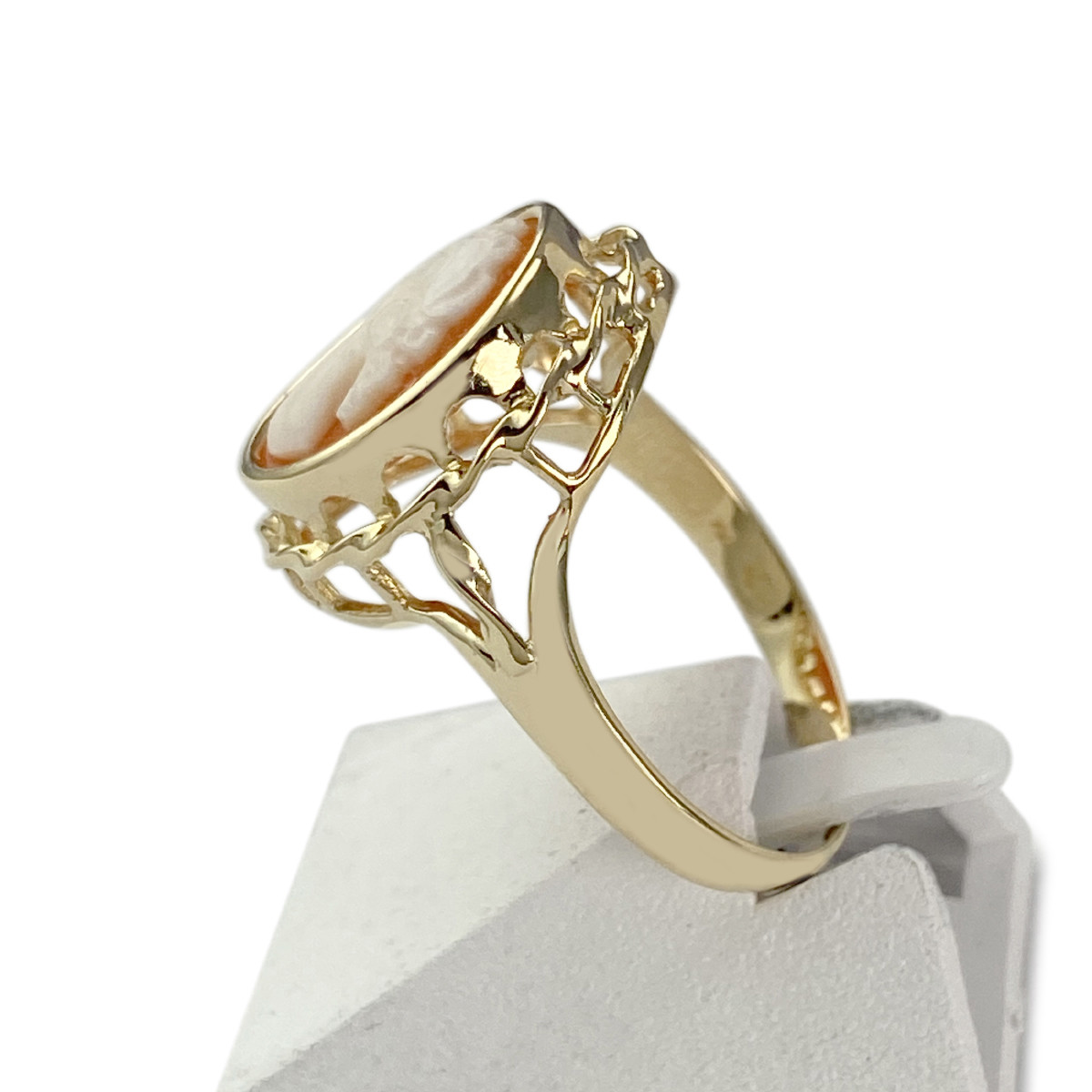 Bague d'occasion or 750 jaune camée coquille - vue 2