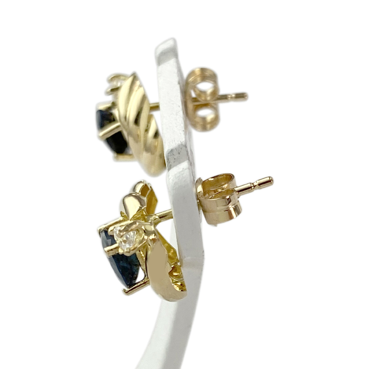 Boucles d'oreilles clous d'occasion or 750 jaune saphirs zirconias - vue 2