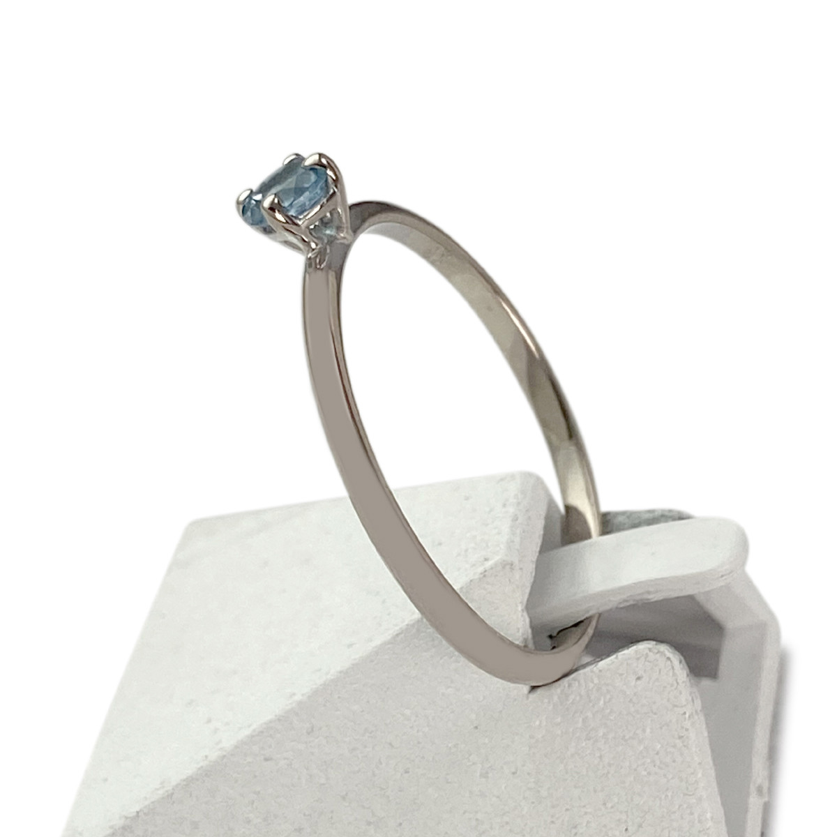 Bague d'occasion or 750 blanc topaze bleue - vue 2