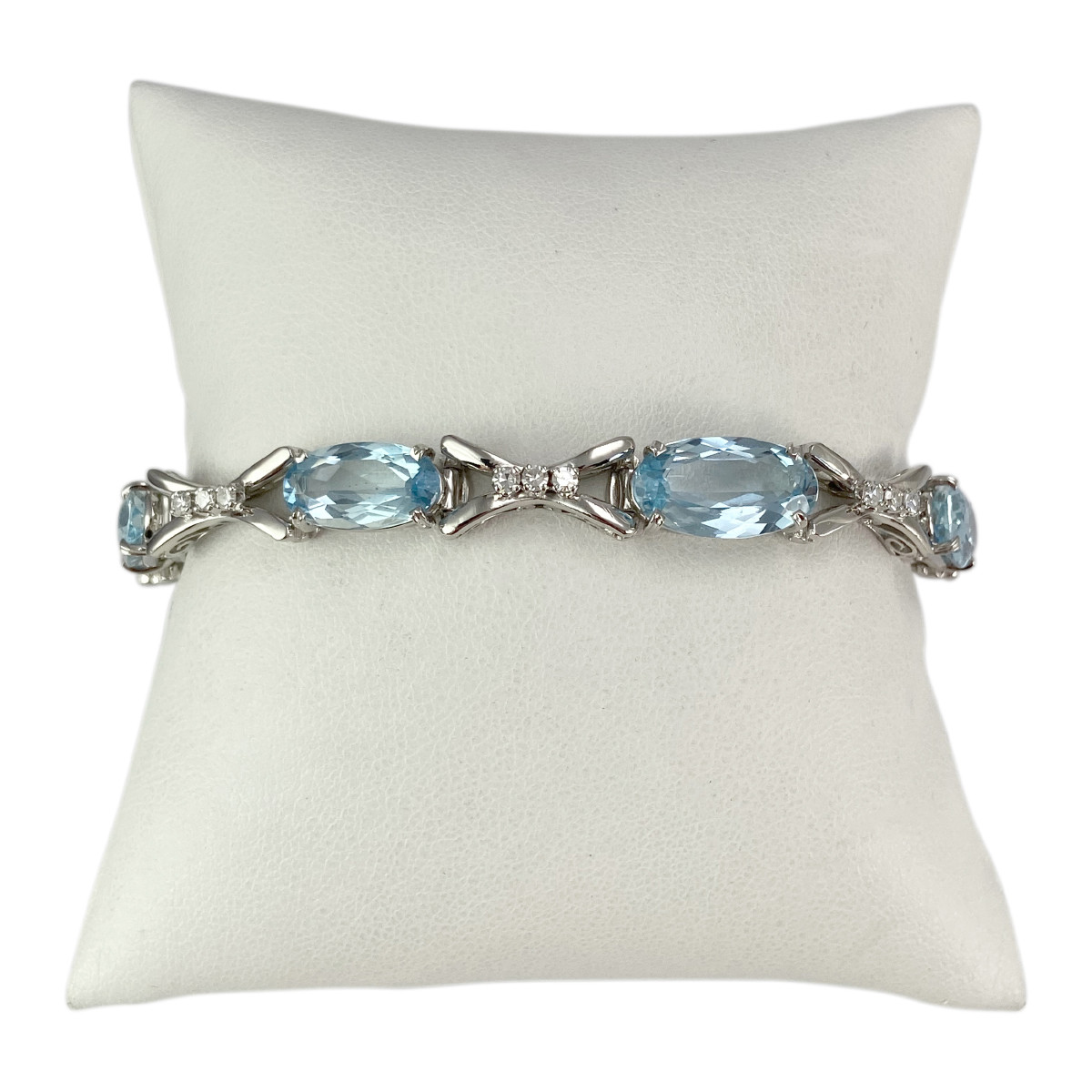 Bracelet d'occasion or 750 blanc maille fantaisie diamants aigues marines 18 cm