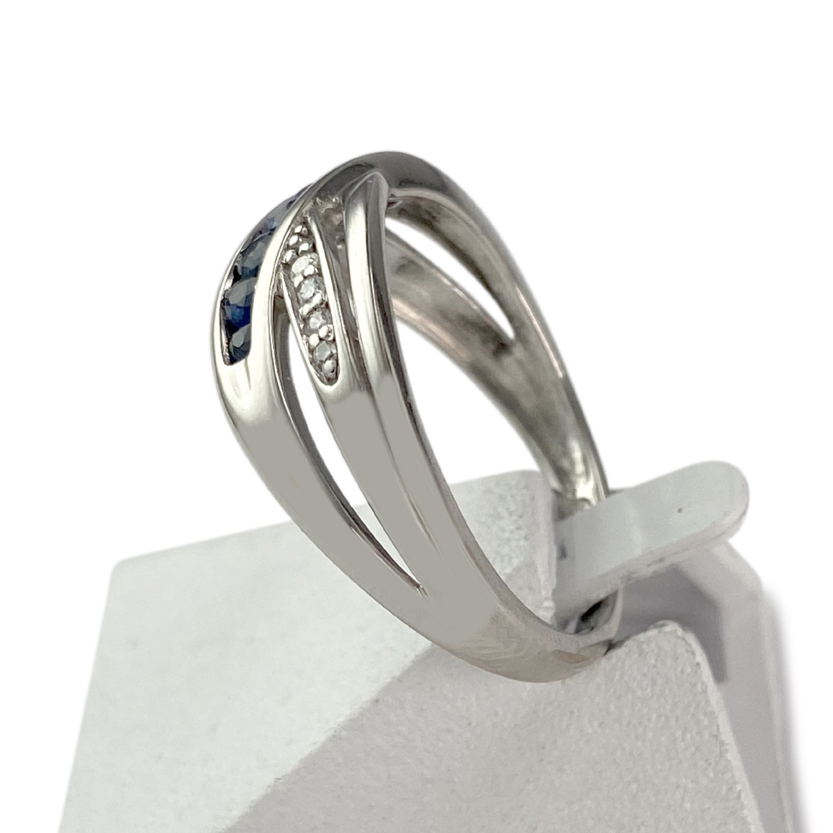 Bague d'occasion or 750 blanc saphirs diamants - vue 2