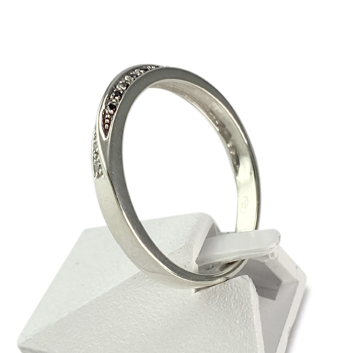 Bague d'occasion or 375 blanc diamants noirs et blancs - vue 2