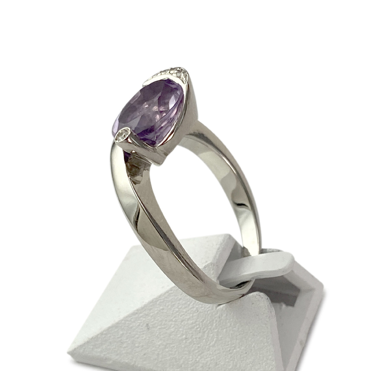Bague d'occasion or 750 blanc amethyste diamants - vue 2