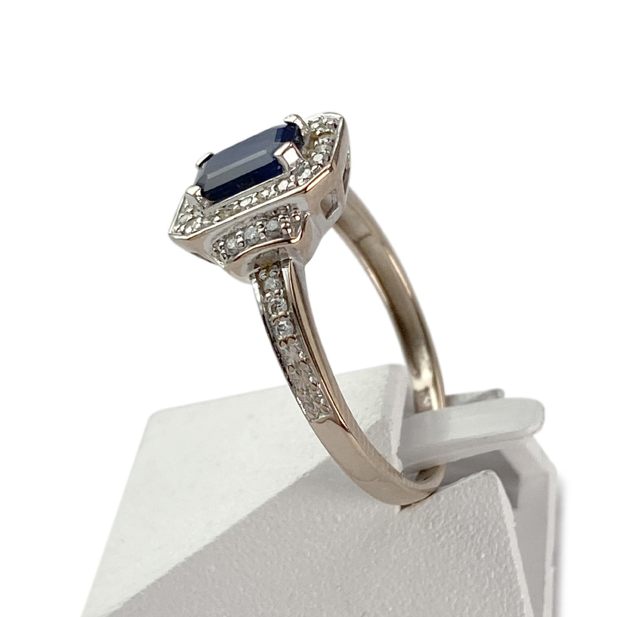 Bague d'occasion or 750 blanc saphir diamants - vue 2