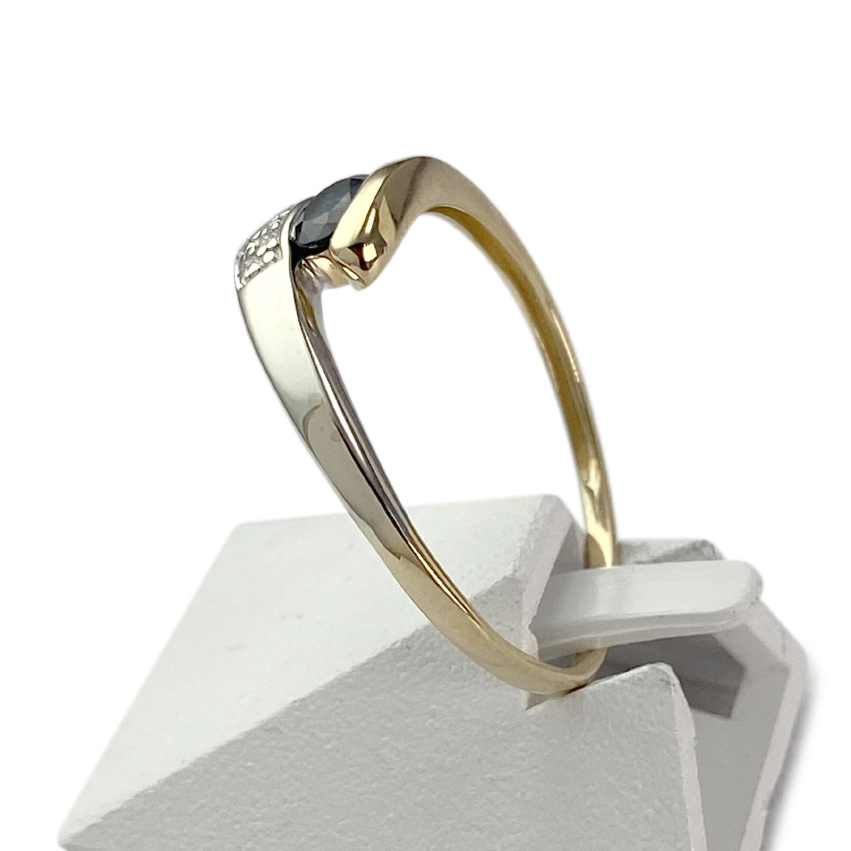 Bague d'occasion 2 ors 750 saphir diamants - vue 2