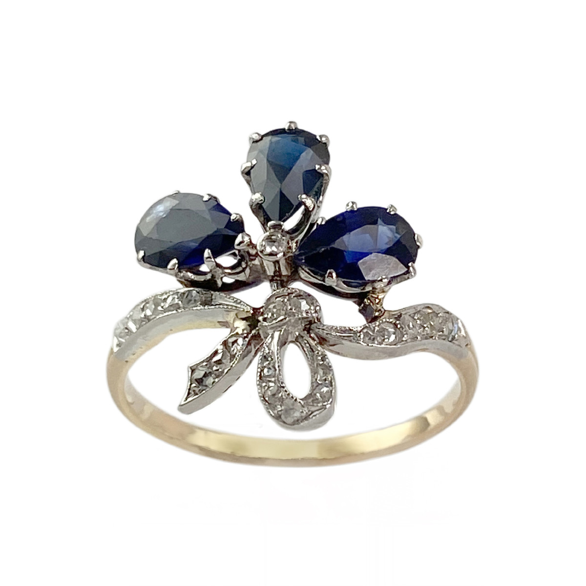 Bague d'occasion 2 ors 750 diamants saphirs synthétiques