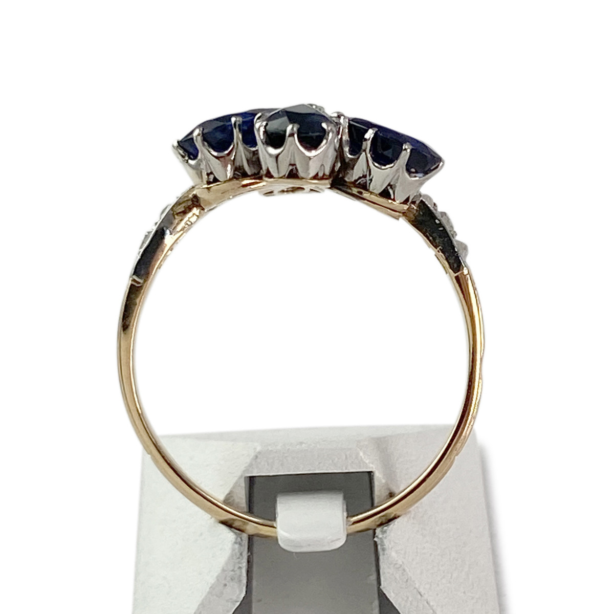 Bague d'occasion 2 ors 750 diamants saphirs synthétiques - vue 3