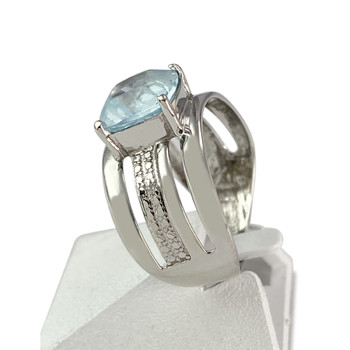 Second-hand gold ring 750 white blue topaz treated with diamonds