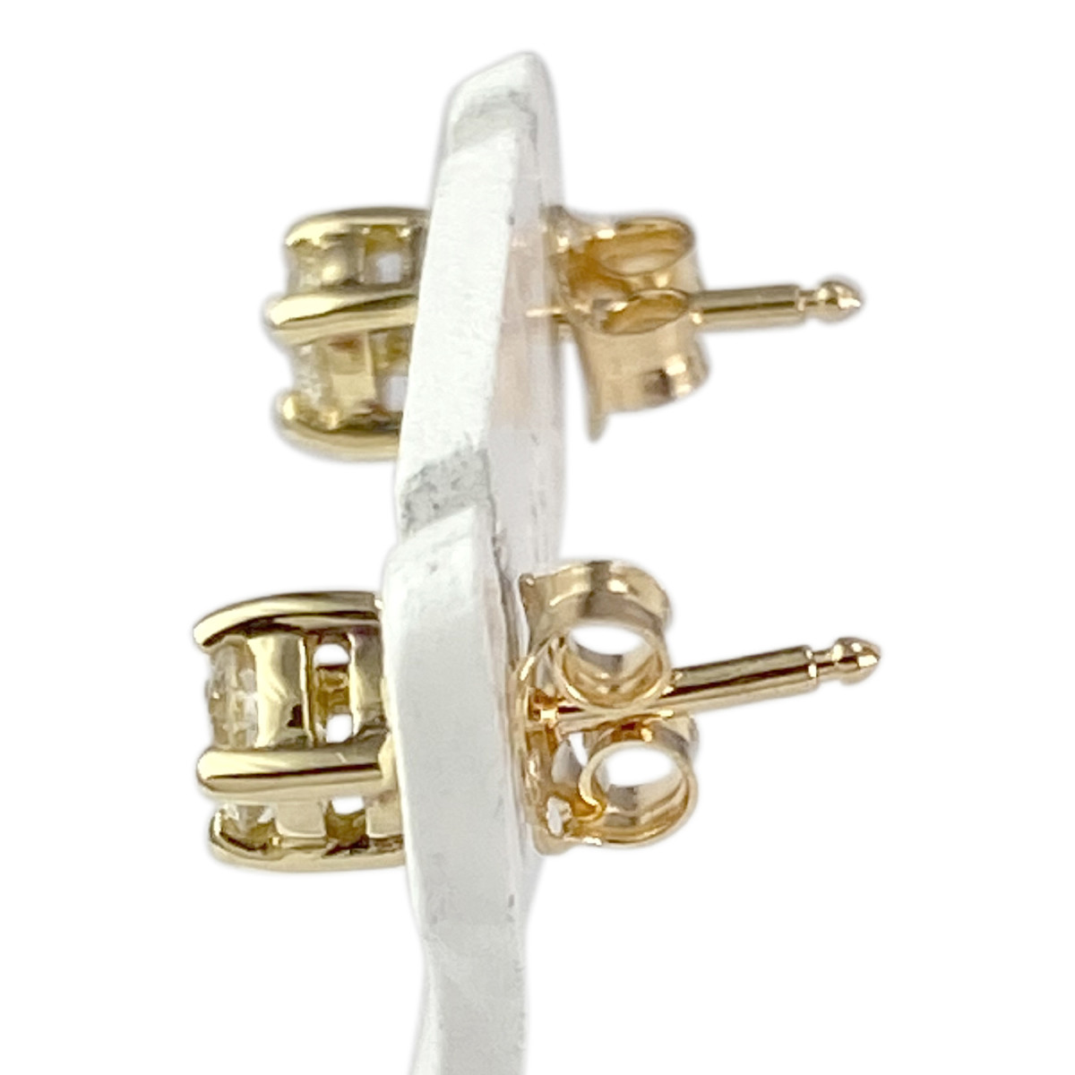 Boucles d'oreilles clous d'occasion or 750 jaune diamants - vue 2