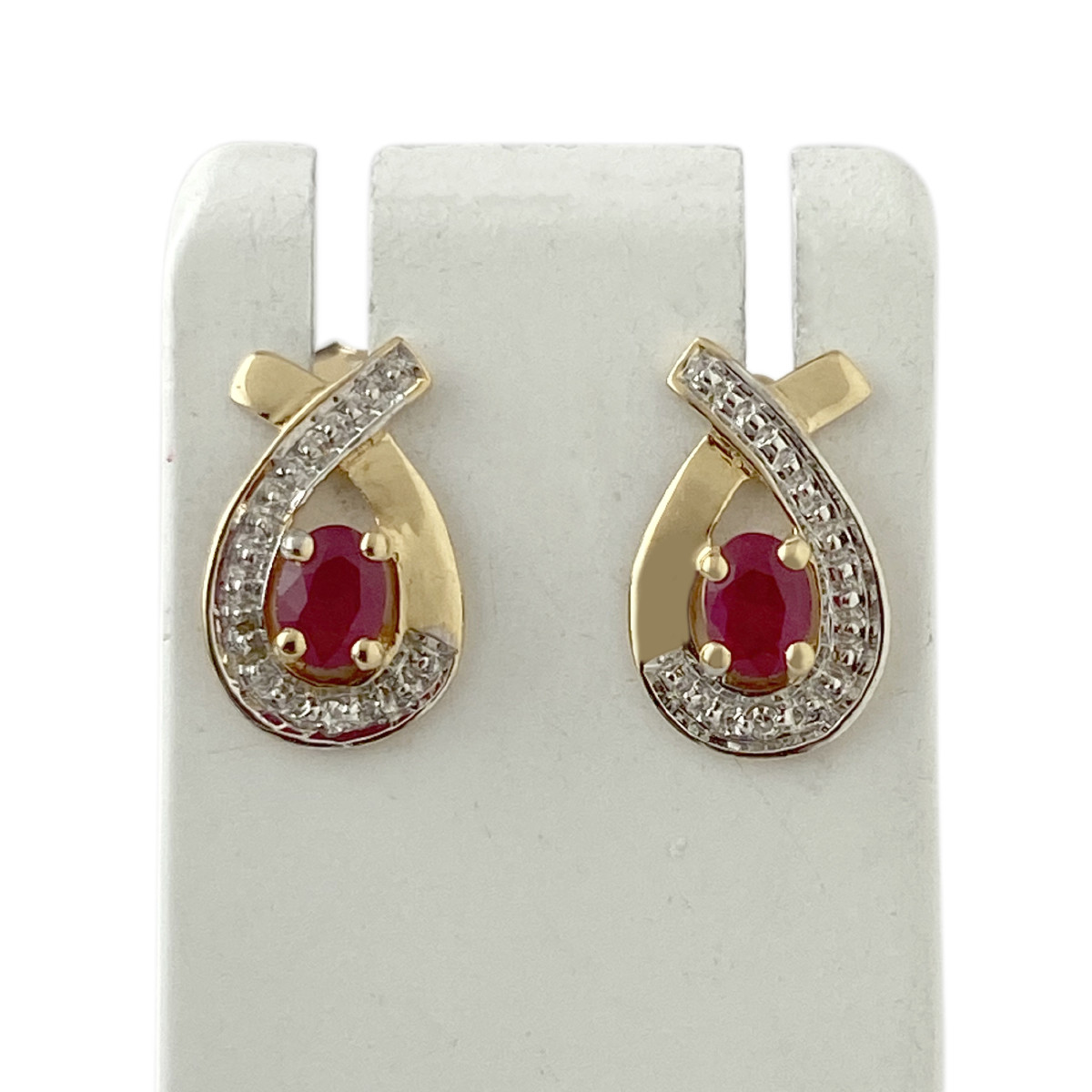 Boucles d'oreilles clous d'occasion or 750 2 tons rubis diamants