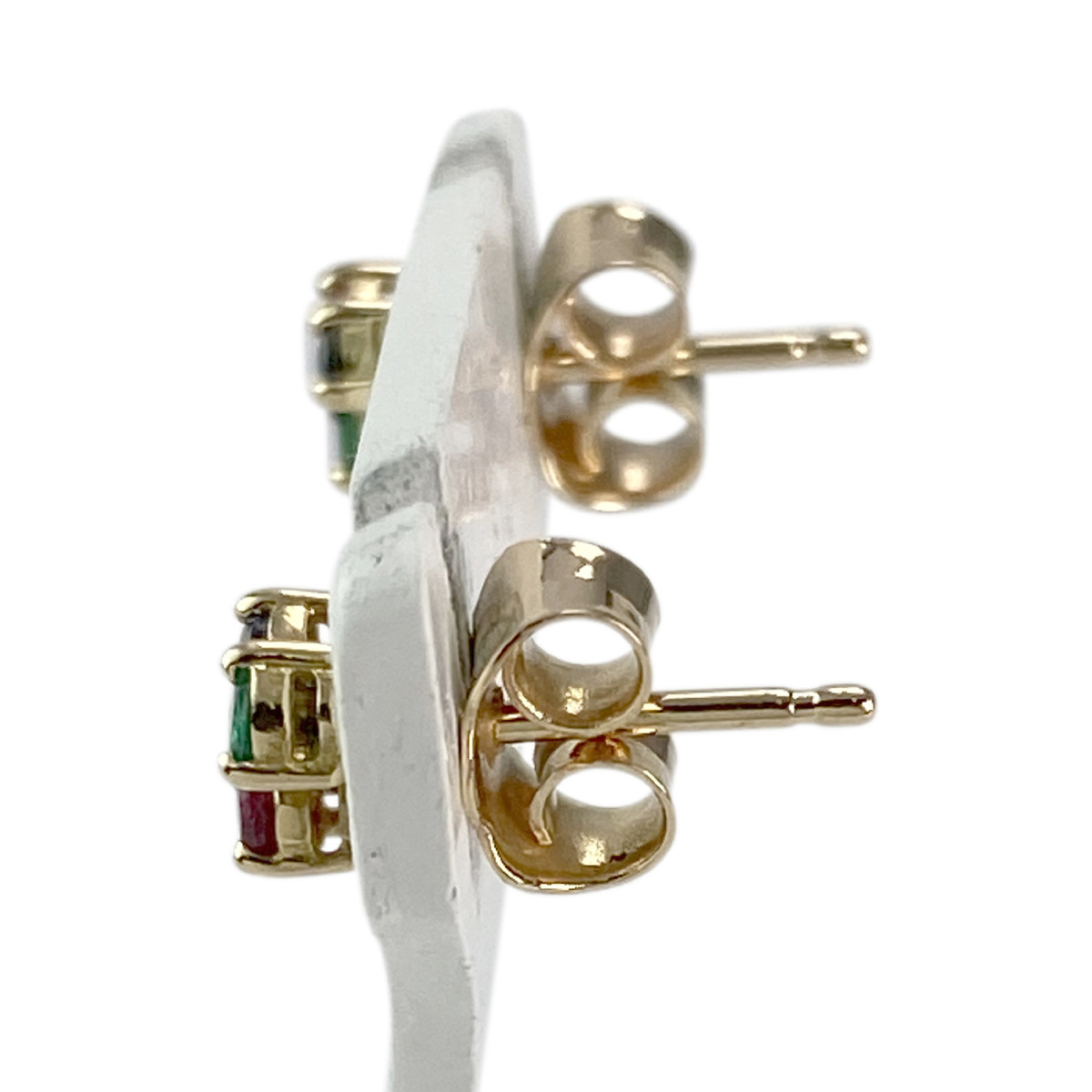 Boucles d'oreilles clous d'occasion or 750 jaune rubis saphirs émeraudes - vue 2