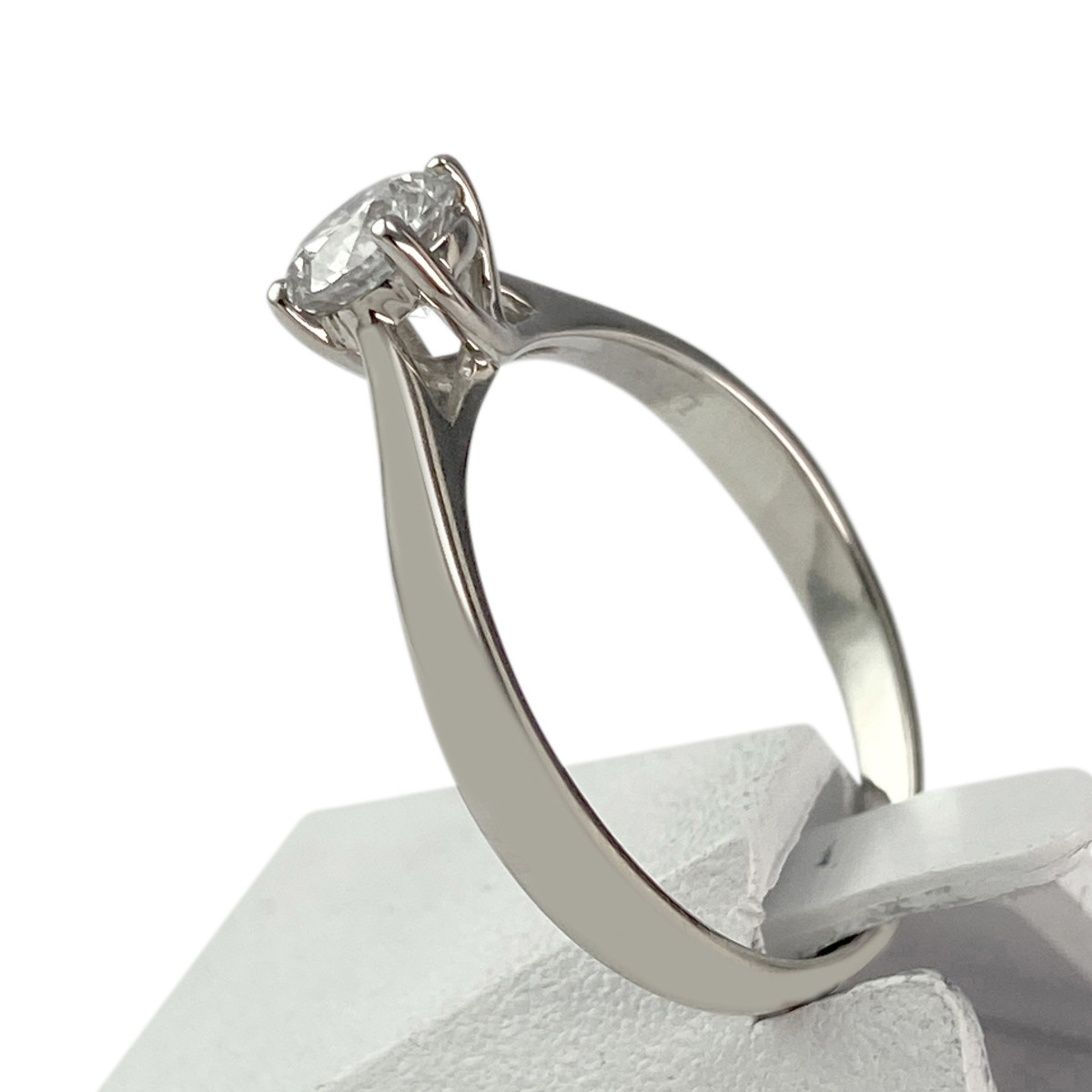 Solitaire d'occasion or 750 blanc diamant synthétique - vue 2