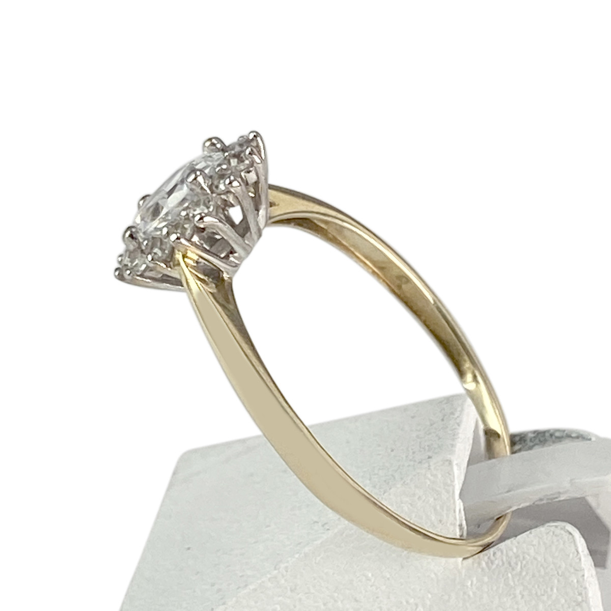 Bague d'occasion or 375 jaune fleur oxydes de zirconium - vue 2